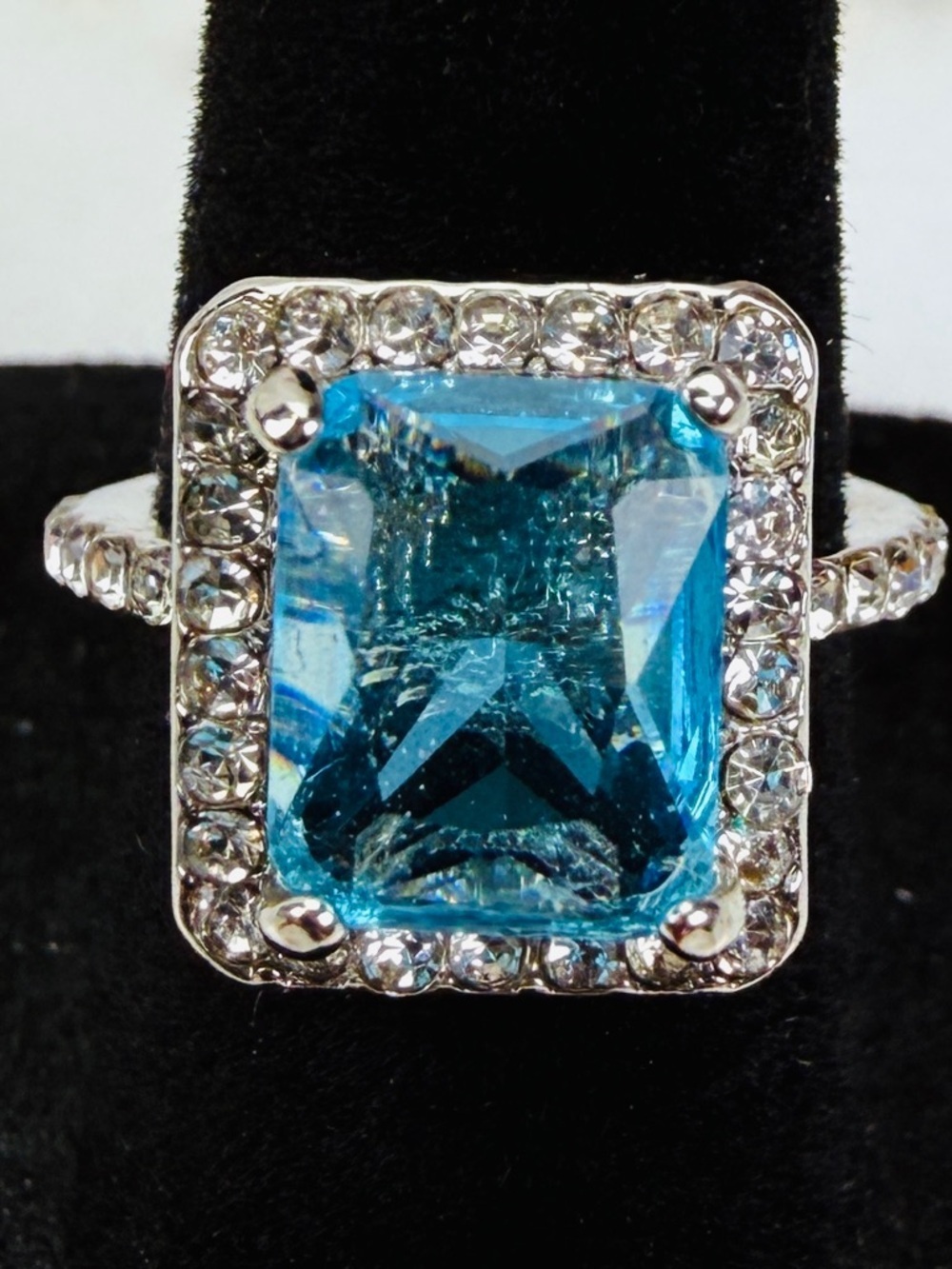 Vintage age, Silvertone blue bling size 5 1/4 ring